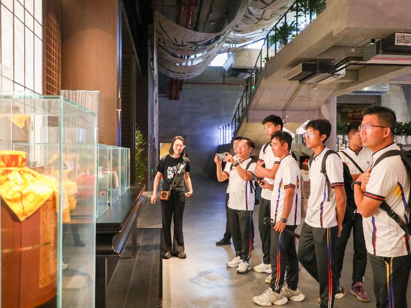 马来西亚沙滩排球国家队探访沱牌舍得